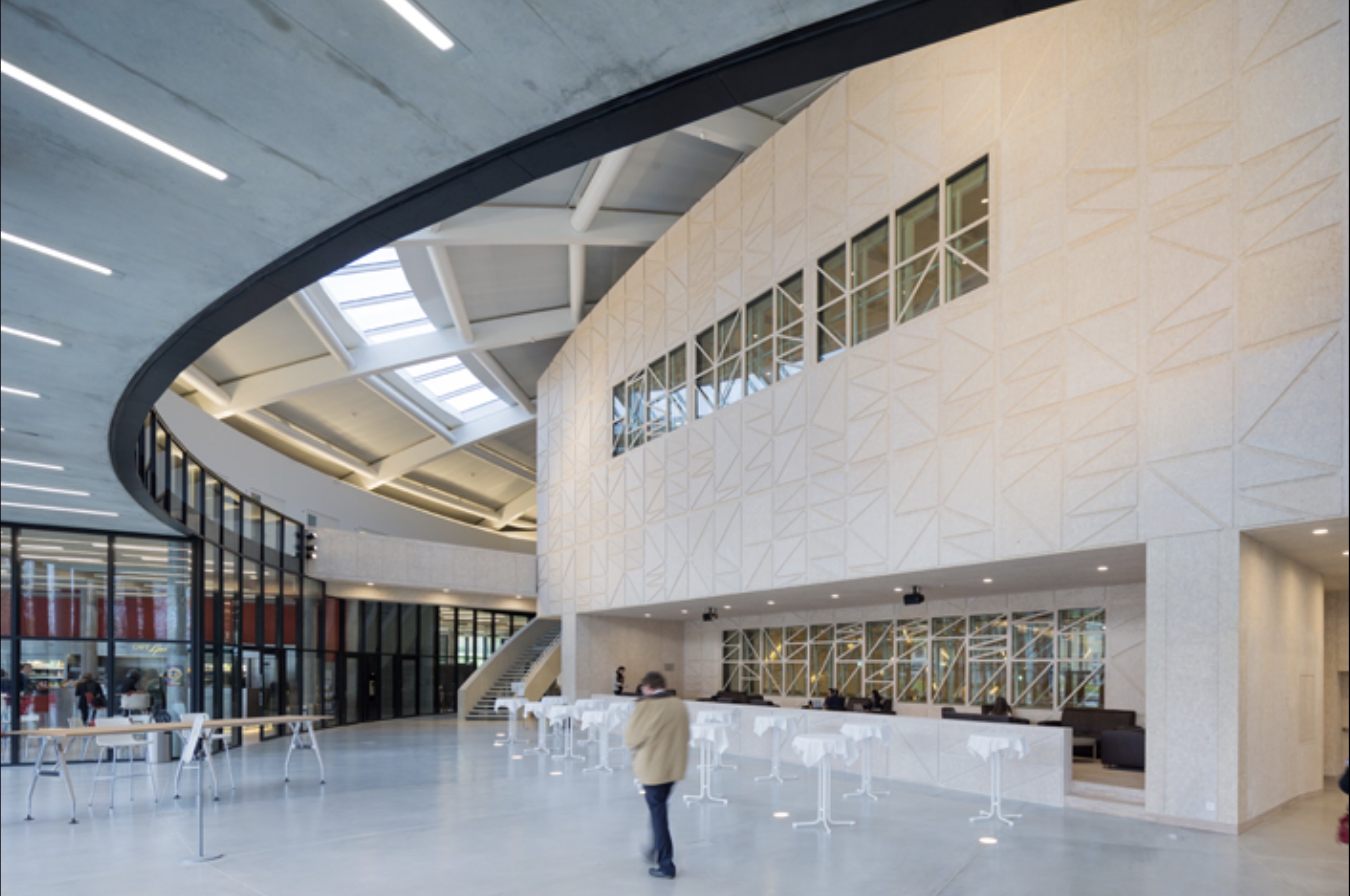 L'architecture du campus du Rosey, un pensionnat international à Rolle, en Suisse...