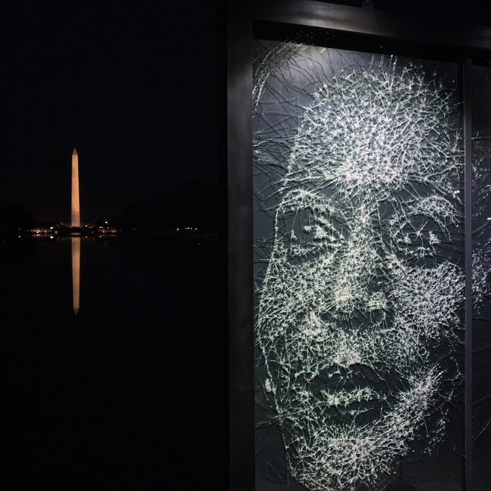 Simon Berger a sculpté le portrait de la vice-présidente américaine Kamala Harris pour le musée de l'histoire des femmes à Washington.