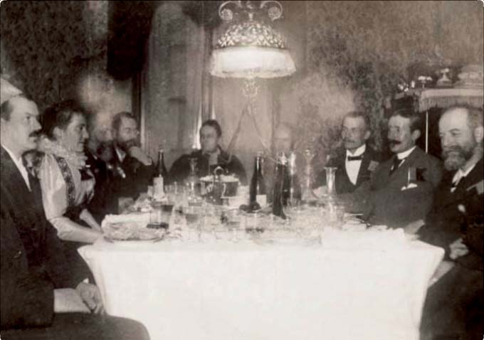 Repas de Noël entre membres de la Société des régisseurs en 1896.