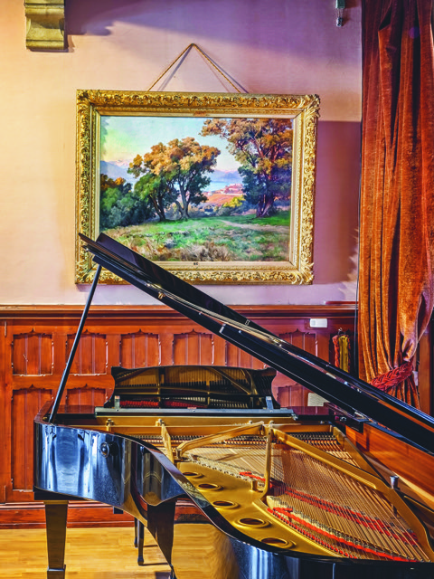 Un des pianos qui a vu jouer des célèbres musiciens de passage