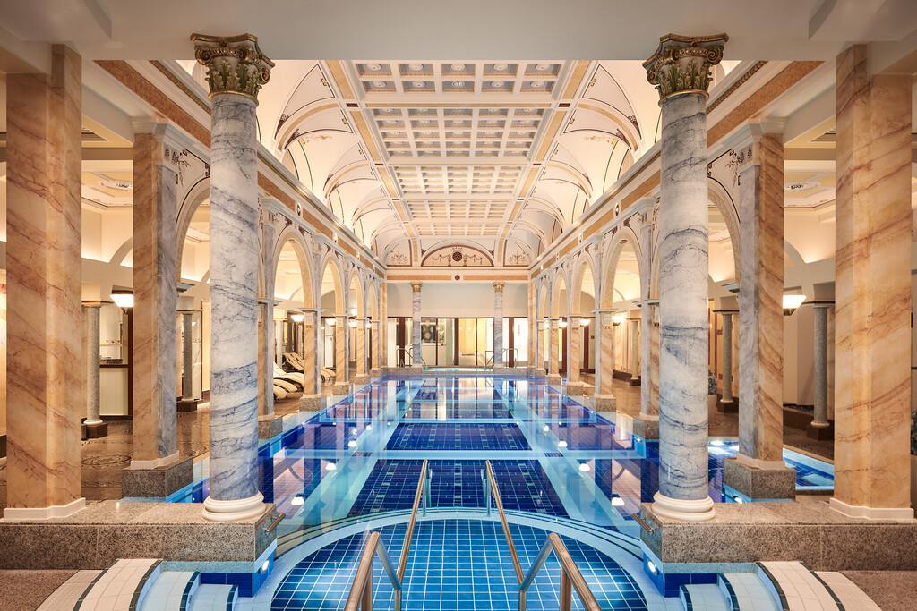 Le Grand Resort Bad Ragaz s'articule autour d'une tradition de bain et de spa vieille de plusieurs centaines d'années