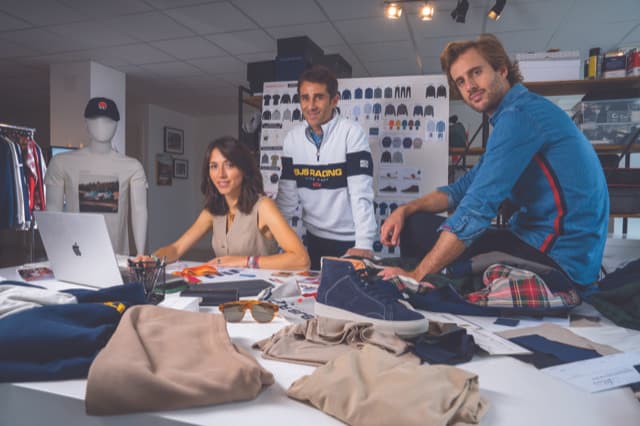 Les trois associés et fondateurs de la marque 8JS : Delphine, Nicolas et Sacha Prost dans leurs bureaux nyonnais.