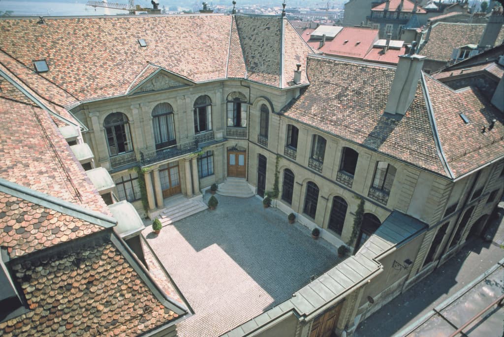 L'Hôtel Buisson a été le premier hôtel particulier construit à Genève, entre 1693 et 1695.