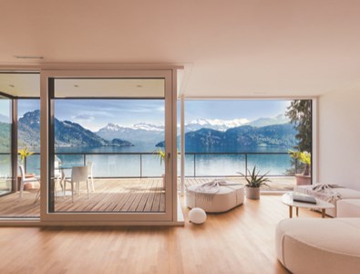 Dans le salon des fondateurs, on aperçoit le lac des Quatre-Cantons et les montagnes alentours