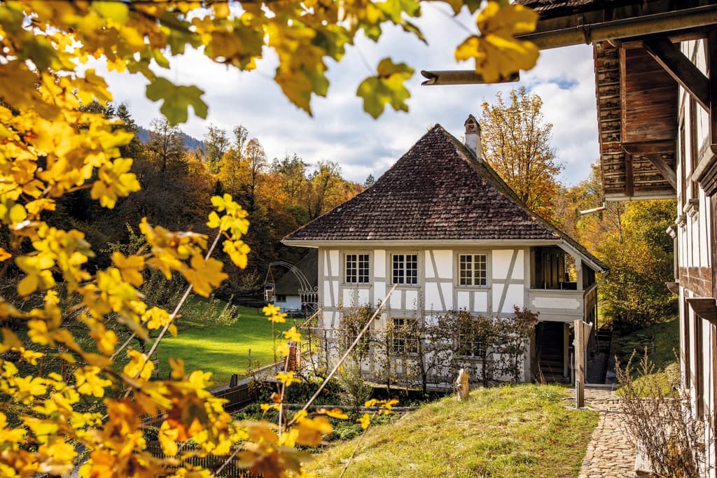 Le Stöckli de Köniz est fait de plaques de molasse disposées verticalement, ce qui est rare pour une construction en colombage.