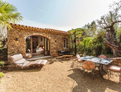 Cette maison d’hôtes se distingue par son jardin enchanteur.