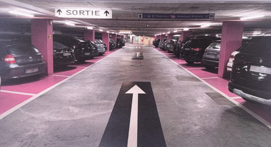 Le parking Saint-Antoine, dans la Vieille-Ville, exemple de parking à stationnement en épi