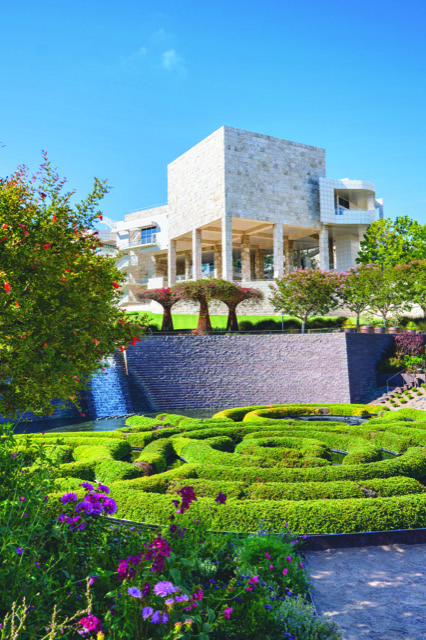 Le jardin du centre créé par Robert Irwin sur environ 12'000 m2, abrite plus de 500 variétés végétales