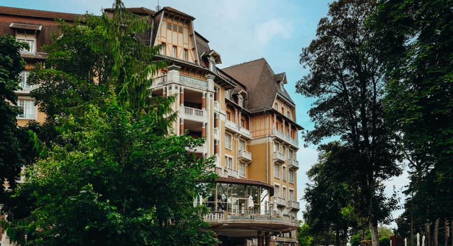 Le Club Med Vittel Ermitage rappelle le chic et le charme des lieux de villégiature des années 1930.