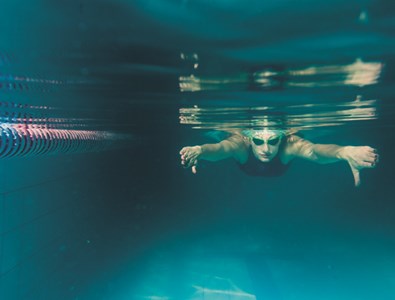 Le financement du remplacement du fond du bassin de natation a été accepté par le Conseil général