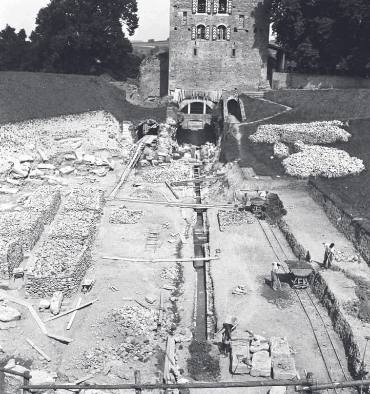 Dégagement des arènes en 1942.