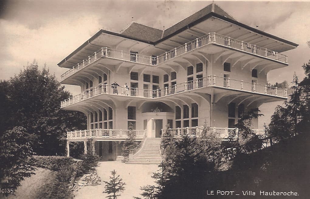 Cet édifice est connu pour être un des premiers bâtiments d’habitation de Suisse construit en béton armé.