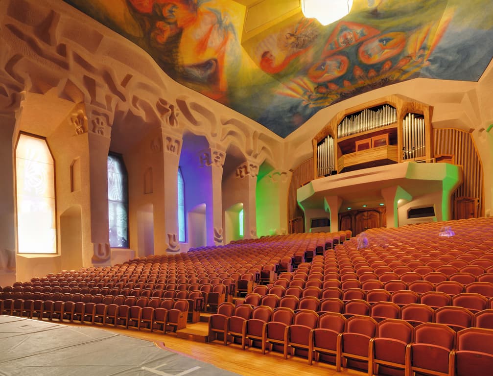 Le Goetheanum possède deux salles de spectacle et congrès.