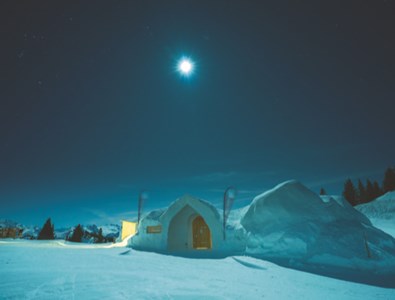 L’Iglu-Dorf Gstaad est situé à près de 2000 mètres d’altitude dans la région de l’Oberland bernois